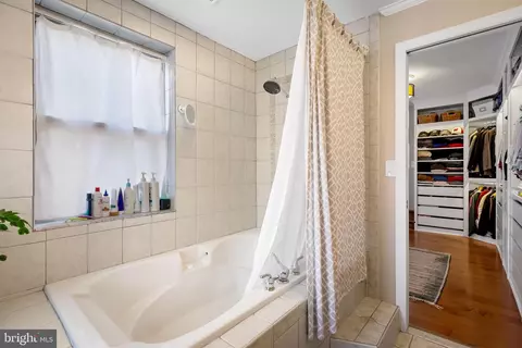 Bath - 114 S Ann St S, Baltimore, MD 21231 photo 4 of 5