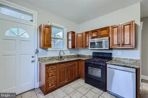 Kitchen - 3911 Parkside Dr, Baltimore, MD 21206 photo 2 of 4
