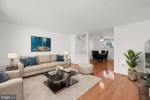 Living - 5305 Lothian Rd, Baltimore, MD 21212 photo 1 of 4