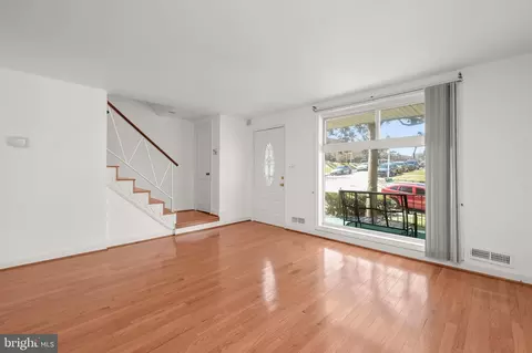 Living - 5305 Lothian Rd, Baltimore, MD 21212 photo 2 of 4