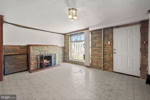 Living - 5305 Lothian Rd, Baltimore, MD 21212 photo 3 of 4