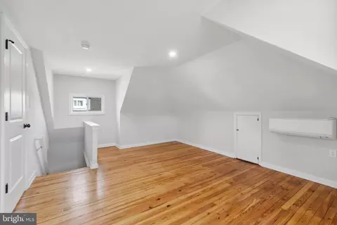 Entry Way - 4309 Springwood Ave, Baltimore, MD 21206 photo 4 of 5