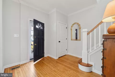 Entry Way - 4309 Springwood Ave, Baltimore, MD 21206 photo 1 of 5