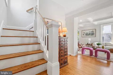 Entry Way - 4309 Springwood Ave, Baltimore, MD 21206 photo 2 of 5