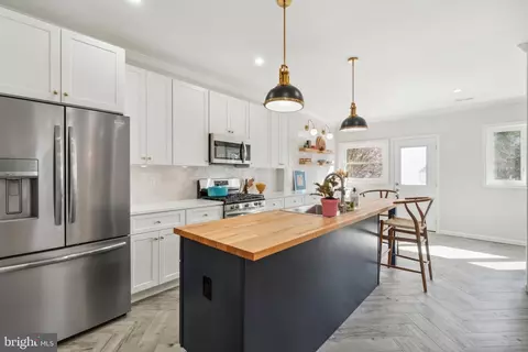 Kitchen - 4309 Springwood Ave, Baltimore, MD 21206 photo 2 of 7