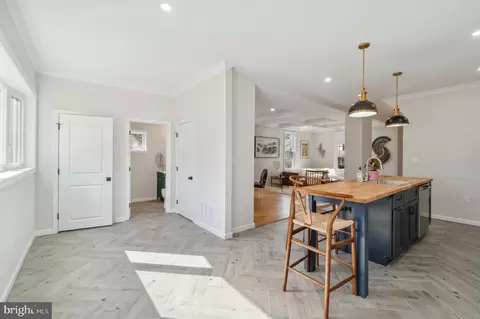 Dining - 4309 Springwood Ave, Baltimore, MD 21206 photo 4 of 5