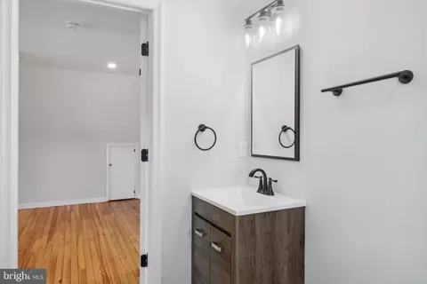 Bath - 4309 Springwood Ave, Baltimore, MD 21206 photo 4 of 6