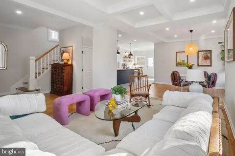 Living - 4309 Springwood Ave, Baltimore, MD 21206 photo 3 of 4