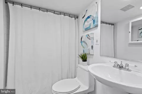 Bath - 1711 William St, Baltimore, MD 21230 photo 2 of 2
