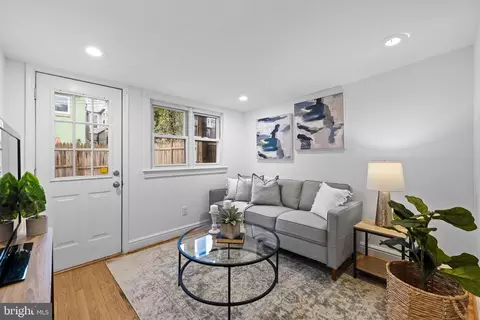 Living - 1711 William St, Baltimore, MD 21230 photo 2 of 4