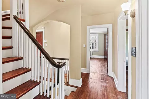 Entry Way - 514 Drury Ln, Baltimore, MD 21229 photo 2 of 4