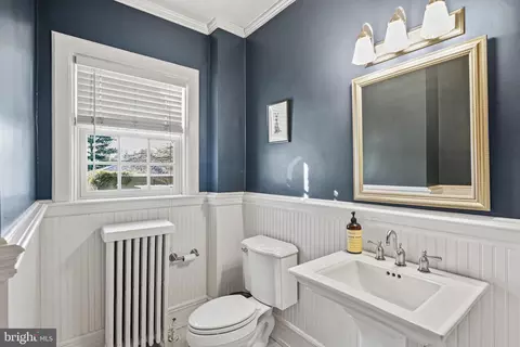 Bath - 514 Drury Ln, Baltimore, MD 21229 photo 2 of 6
