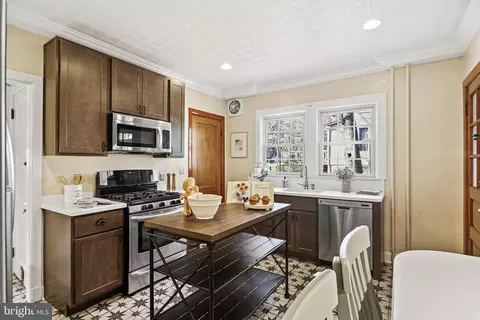 Kitchen - 514 Drury Ln, Baltimore, MD 21229 photo 2 of 6