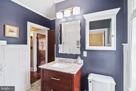 Bath - 514 Drury Ln, Baltimore, MD 21229 photo 4 of 6