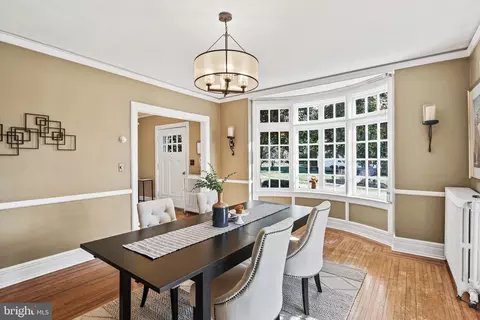 Dining - 514 Drury Ln, Baltimore, MD 21229 photo 2 of 3