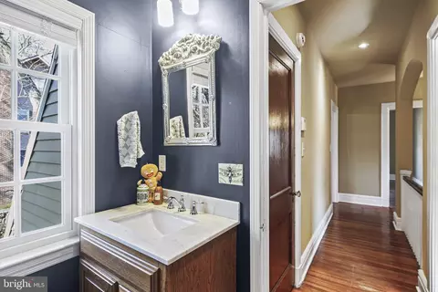 Bath - 514 Drury Ln, Baltimore, MD 21229 photo 6 of 6
