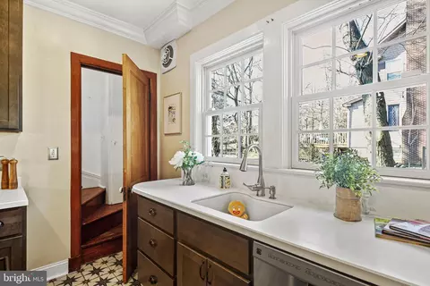 Bath - 514 Drury Ln, Baltimore, MD 21229 photo 1 of 6