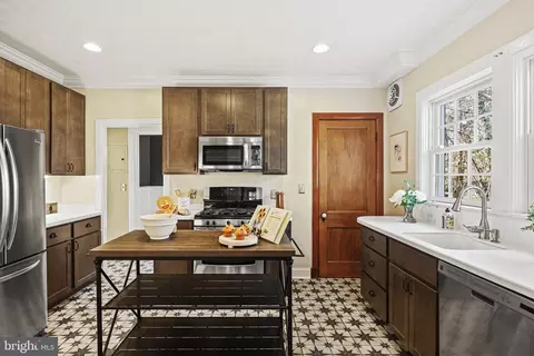 Kitchen - 514 Drury Ln, Baltimore, MD 21229 photo 6 of 6