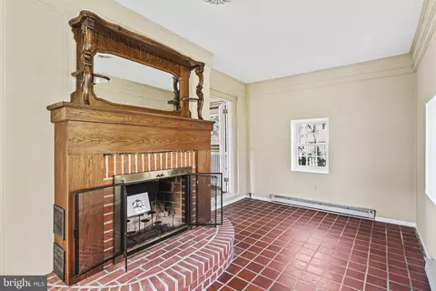 Living - 514 Drury Ln, Baltimore, MD 21229 photo 5 of 5
