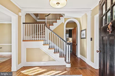Entry Way - 514 Drury Ln, Baltimore, MD 21229 photo 1 of 4