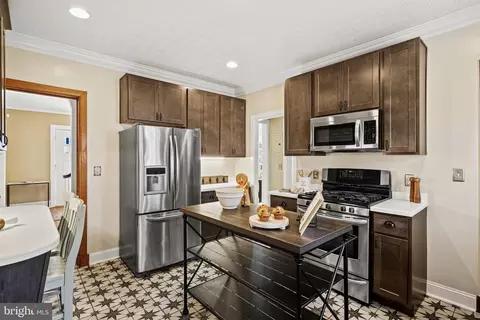 Kitchen - 514 Drury Ln, Baltimore, MD 21229 photo 1 of 6