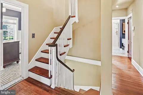 Entry Way - 514 Drury Ln, Baltimore, MD 21229 photo 3 of 4