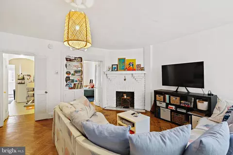 Living - 205 E 33rd St E, Baltimore, MD 21218 photo 1 of 2