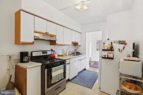 Kitchen - 205 E 33rd St E, Baltimore, MD 21218 photo 1 of 3