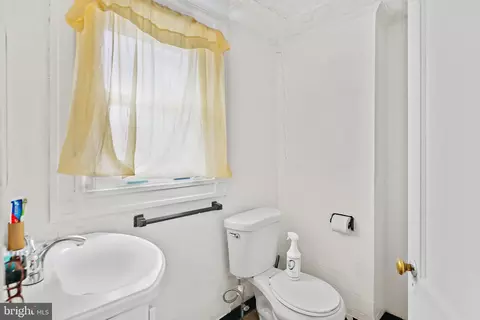 Bath - 205 E 33rd St E, Baltimore, MD 21218 photo 3 of 4
