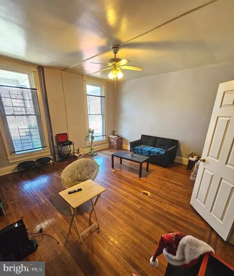 Living - 207 W 29th St, Baltimore, MD 21211 photo 1 of 3