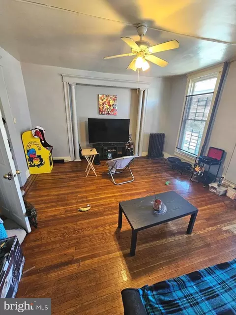 Living - 207 W 29th St, Baltimore, MD 21211 photo 2 of 3