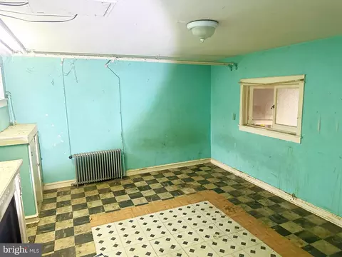 Bath - 2911 Edison Hwy, Baltimore, MD 21213 photo 2 of 2