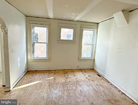 Entry Way - 3331 Spaulding Ave, Baltimore, MD 21215 photo 2 of 4