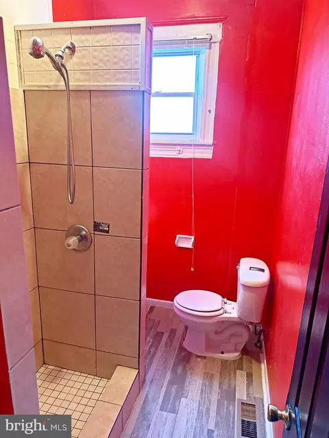 Bath - 3331 Spaulding Ave, Baltimore, MD 21215 photo 1 of 1