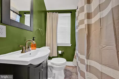 Bath - 1931 E Belvedere Ave, Baltimore, MD 21239 photo 1 of 3