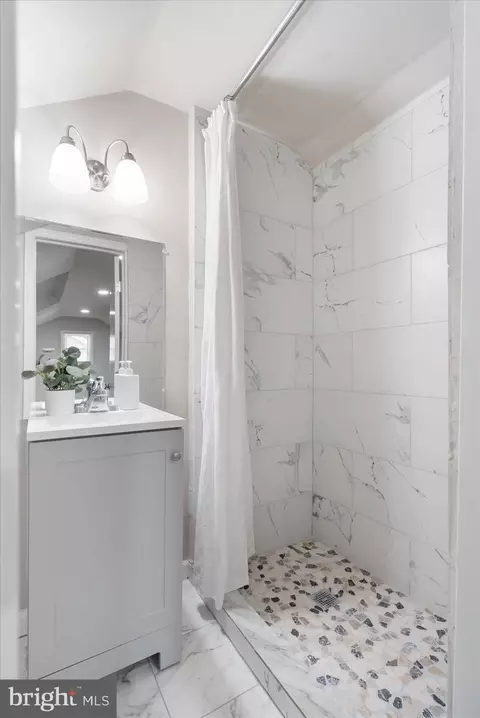 Bath - 3903 Ferndale Ave, Baltimore, MD 21207 photo 3 of 5