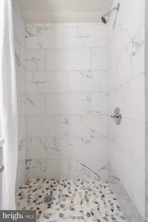Bath - 3903 Ferndale Ave, Baltimore, MD 21207 photo 4 of 5