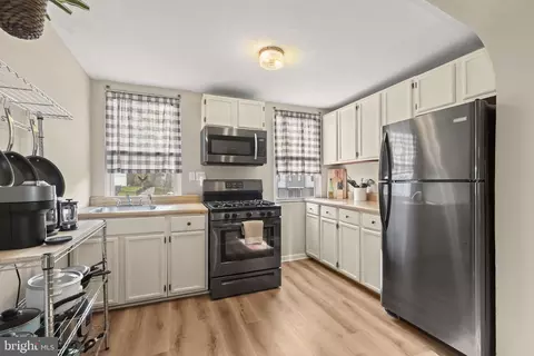 Kitchen - 3850 Quarry Ave, Baltimore, MD 21211 photo 1 of 4