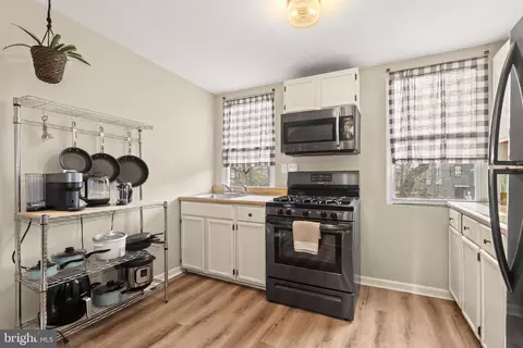 Kitchen - 3850 Quarry Ave, Baltimore, MD 21211 photo 3 of 4
