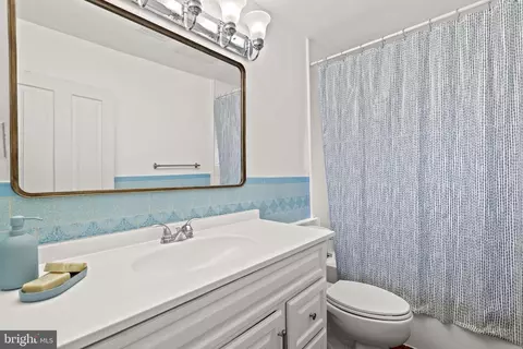 Bath - 3850 Quarry Ave, Baltimore, MD 21211 photo 1 of 1