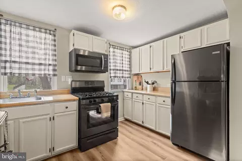 Kitchen - 3850 Quarry Ave, Baltimore, MD 21211 photo 4 of 4