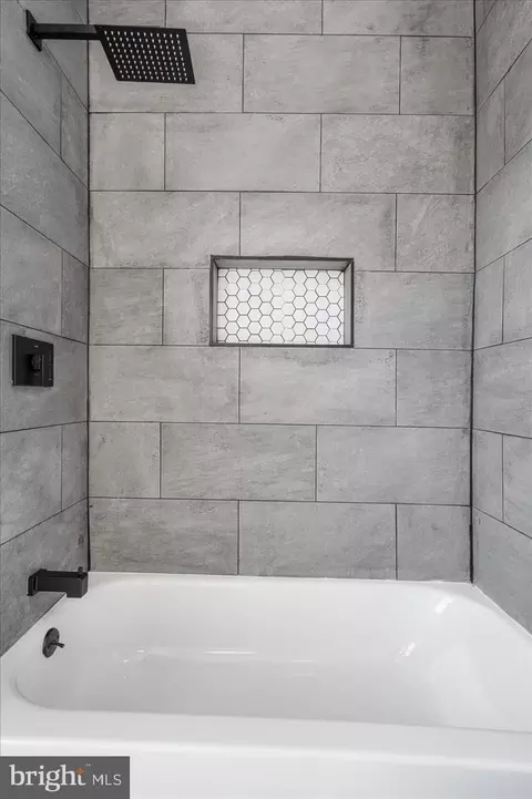 Bath - 2400 Ailsa Ave, Baltimore, MD 21214 photo 3 of 5