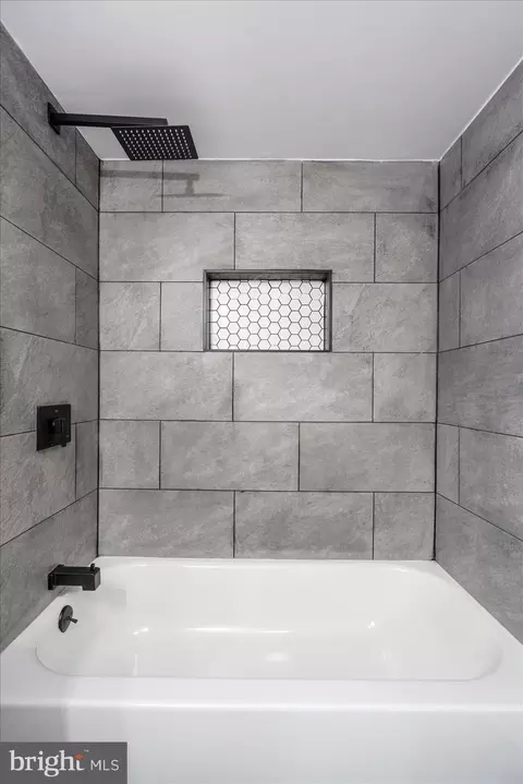 Bath - 2400 Ailsa Ave, Baltimore, MD 21214 photo 1 of 5