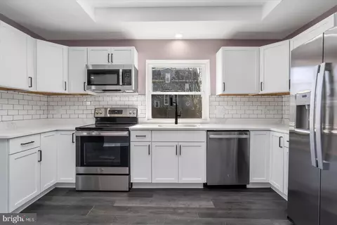 Kitchen - 2400 Ailsa Ave, Baltimore, MD 21214 photo 4 of 5