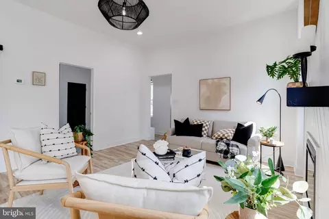 Living - 5321 Wesley Ave, Baltimore, MD 21207 photo 5 of 10