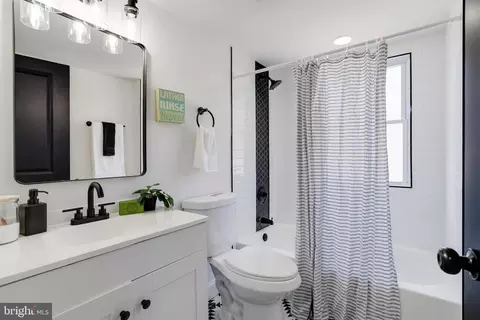 Bath - 5321 Wesley Ave, Baltimore, MD 21207 photo 6 of 8
