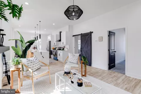 Living - 5321 Wesley Ave, Baltimore, MD 21207 photo 6 of 10