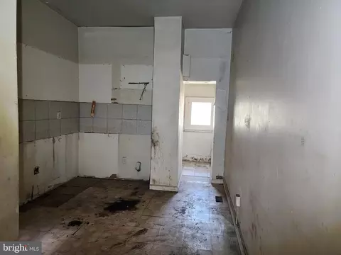110 Willard St, Baltimore, MD 21223 photo 4