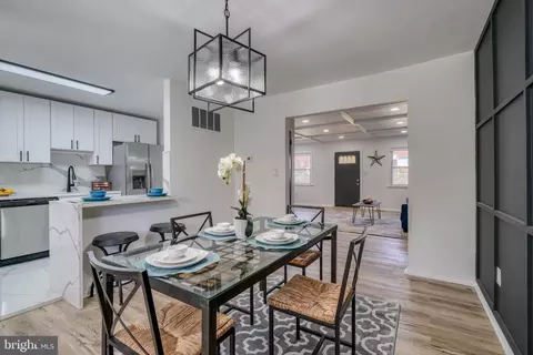 Dining - 5217 Hillwell Rd, Baltimore, MD 21229 photo 5 of 6