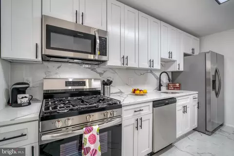 Kitchen - 5217 Hillwell Rd, Baltimore, MD 21229 photo 2 of 4